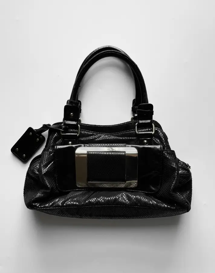 bolsa cobra preta fivela dourada